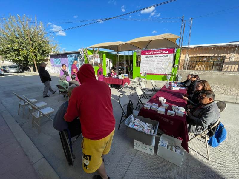 Intensifica salud municipal campaña de vacunación en colonias
