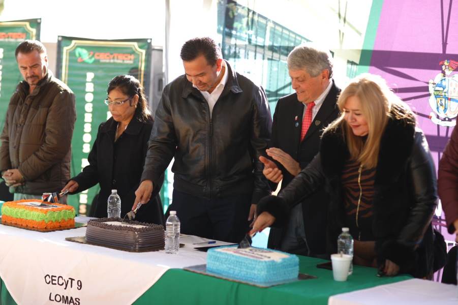 Entrega alcalde obras de rehabilitación en el Cecyt 9