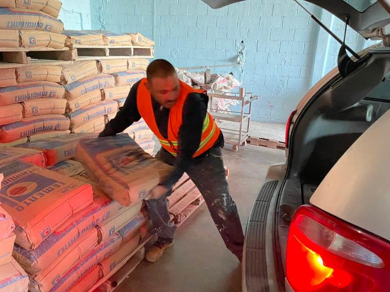 Beneficia Desarrollo Social más de 30 familias con material de construcción  