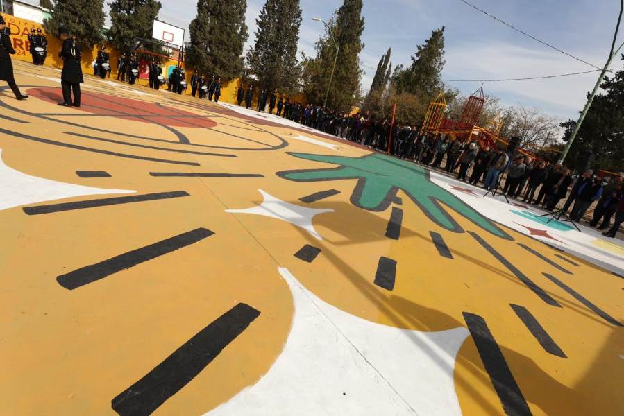 Con la participación de vecinos municipio mejora parque Sergio Elías Ortiz