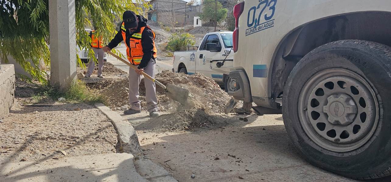 Repara la JMAS alcantarilla dañada y fuga de agua en la red general