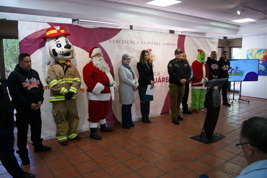 Buscarán beneficiar nuevamente a niños migrantes con programa Santa Claus Bombero.