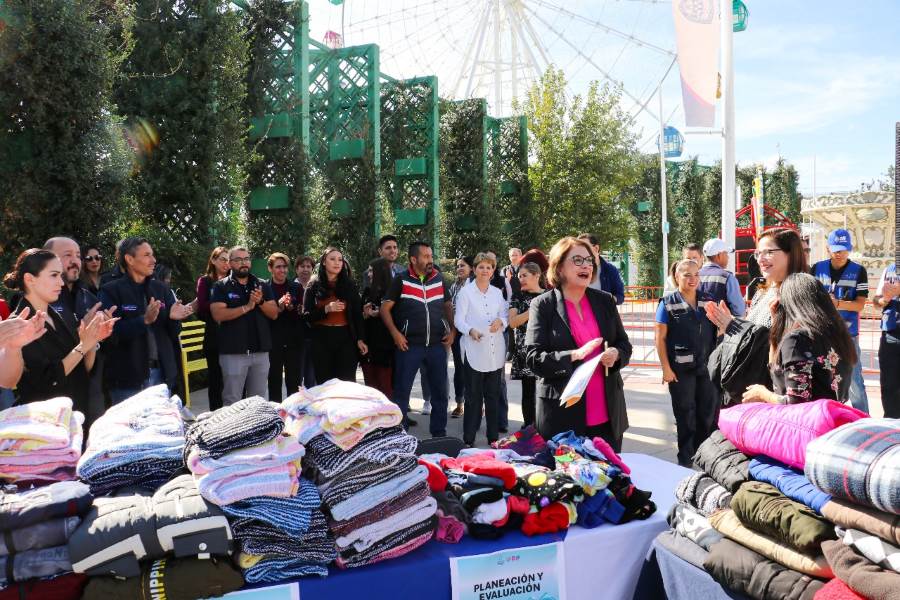 DIF Estatal Donó mil 100 chamarras a la campaña Juntos Sin Frío