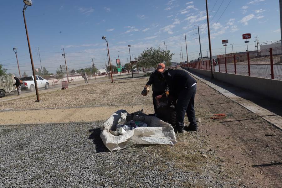 Realizan jornada de limpieza en parque lineal de De las Torres y Yepómera