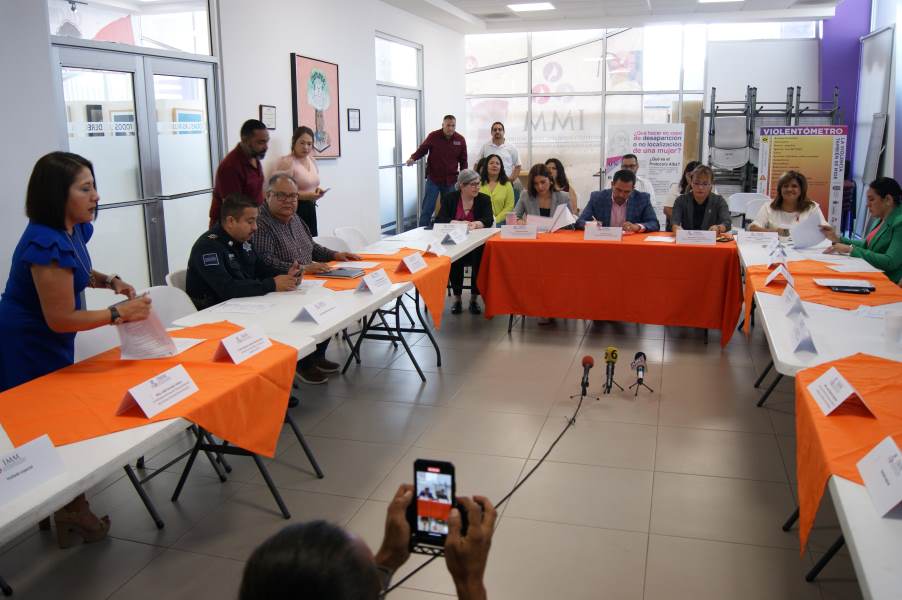 Toman protesta a integrantes del Sistema Municipal de Prevención, Atención, Sanción y Erradicación de la Violencia contra las Mujeres