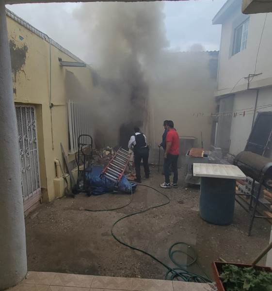 Seguridad Vial y Bomberos atienden incendio en vivienda del Distrito Universidad