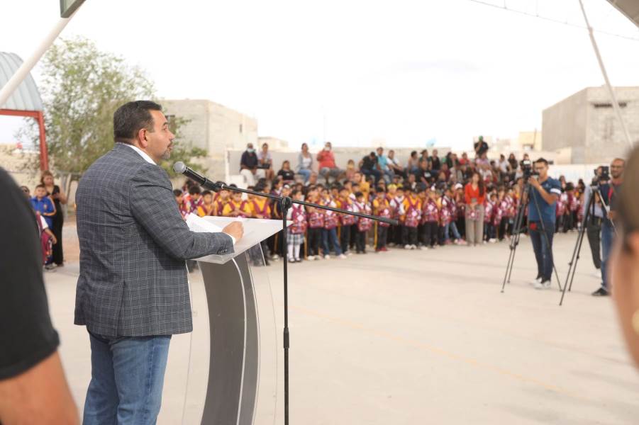 Entrega de obra en escuela de Praderas del Sol