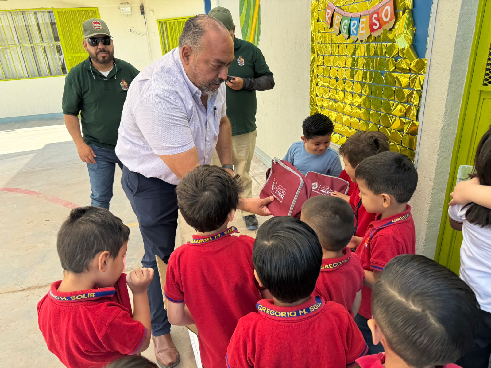 Dirección de Ecología entrega mochilas y loncheras a estudiantes de cinco escuelas públicas
