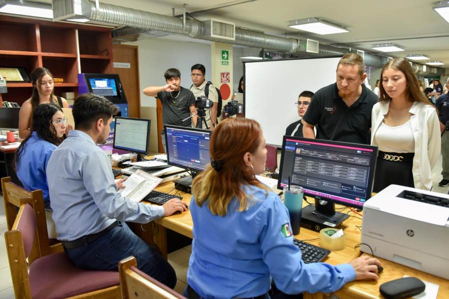 Secretaría de Seguridad Pública estatal acerca licencias a estudiantes universitarios en Ciudad Juárez
