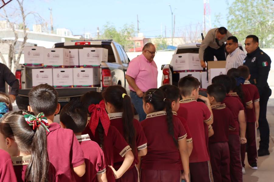 Entregan más de 800 apoyos escolares como parte de la Cruzada por la Educación