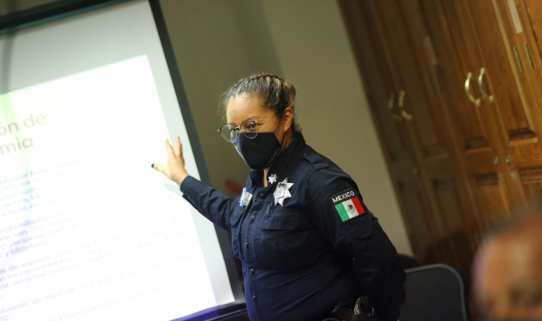 Presentan los avances de capitación a 300 cadetes en la Academia de Policía 