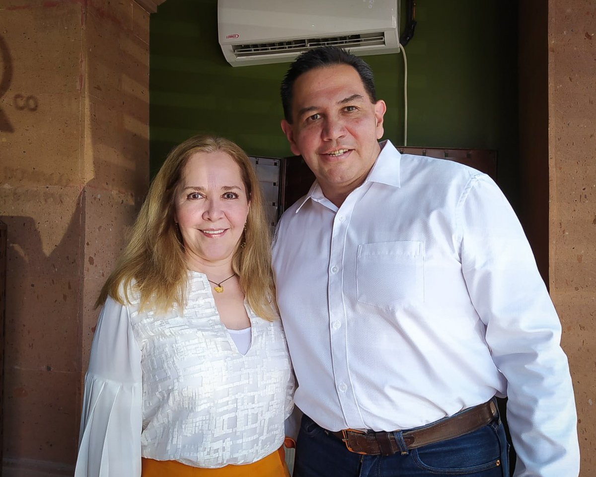 Se reúne Cruz Pérez Cuéllar con Adriana Fuentes Téllez