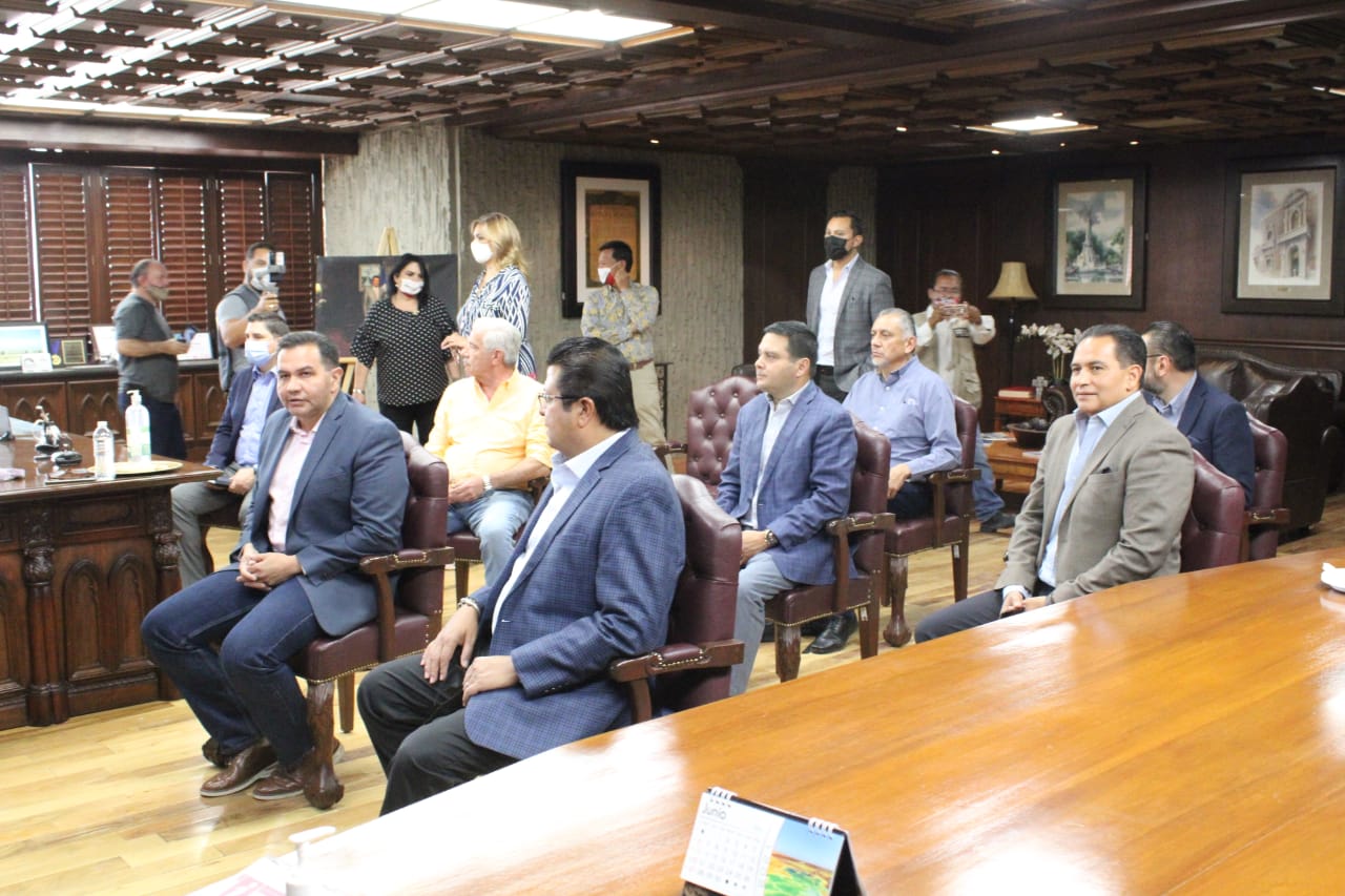 Inician Cruz Pérez Cuéllar y Armando Cabada reuniones de trabajo