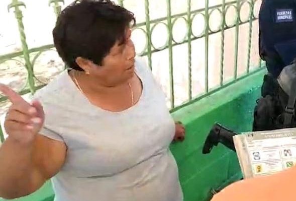 Detienen a mujer supuestamente con boletas electorales 