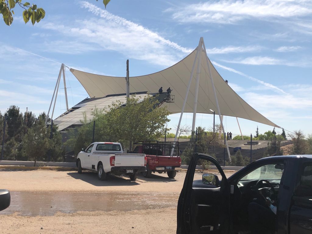 Instalan velaria en auditorio al aire libre del Parque Central “Hermanos Escobar”