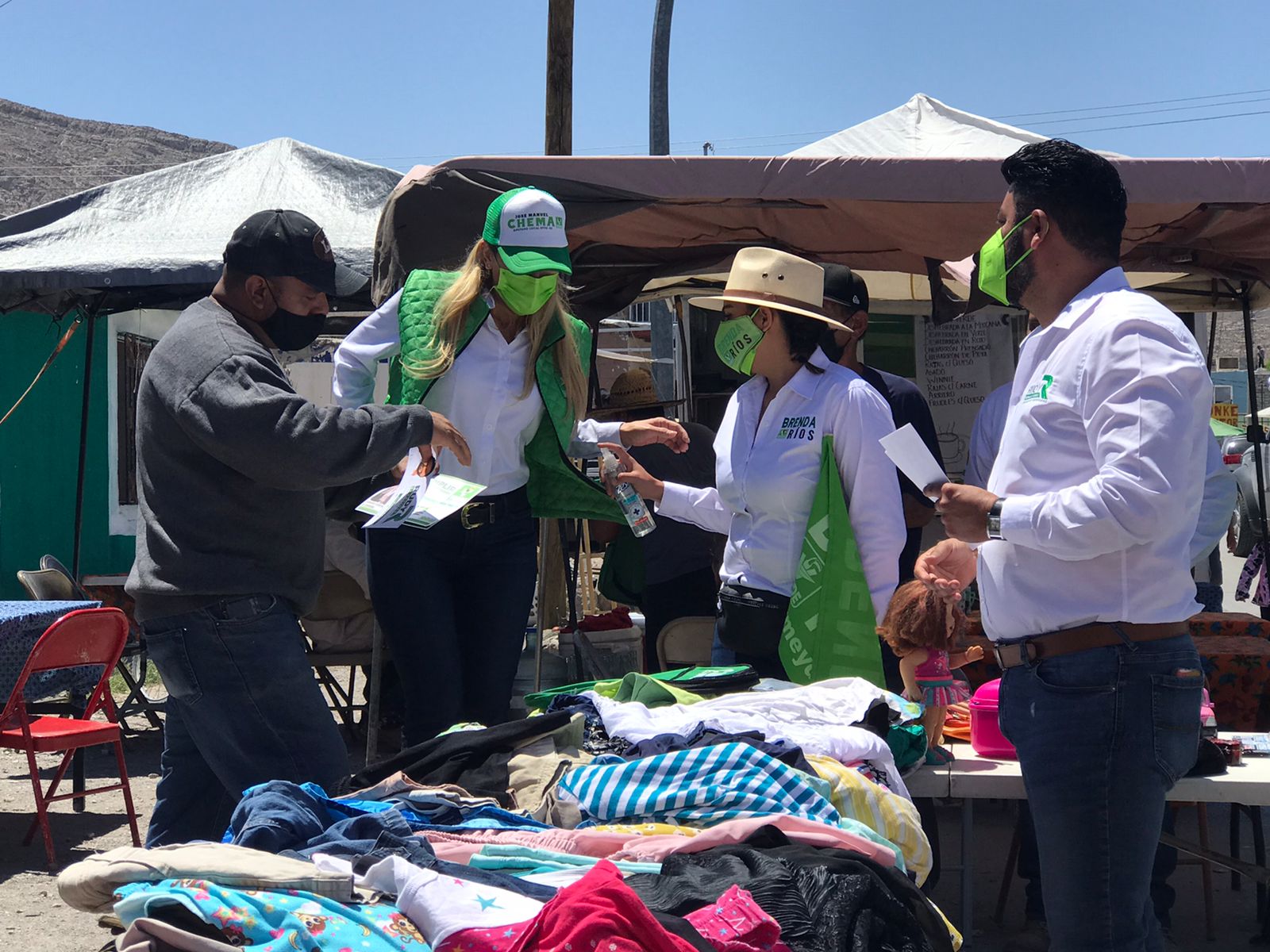 Visita ‘Rudy’ Benavides a comerciantes ambulantes del suroriente