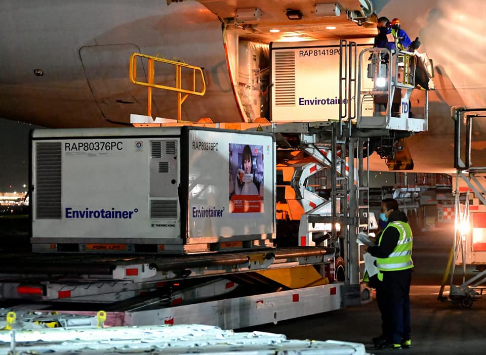 Recibe México cerca de un millón de vacunas Chinas