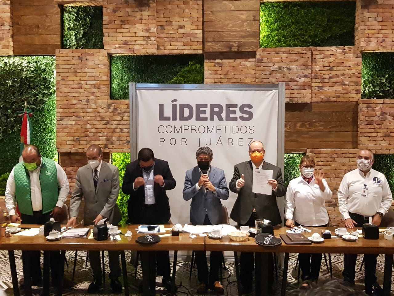 Eduardo Borunda firma compromisos con Líderes por Juárez